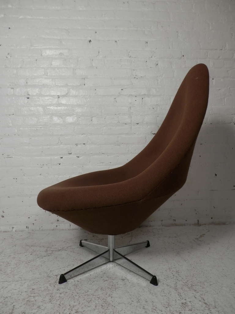 Danish Egg Shape Swivel Chair By Overman