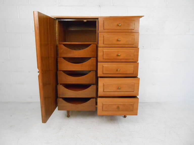 Mid-Century Modern Broyhill Brasilia Style Walnut Gentlemen's Chest In Good Condition In Brooklyn, NY