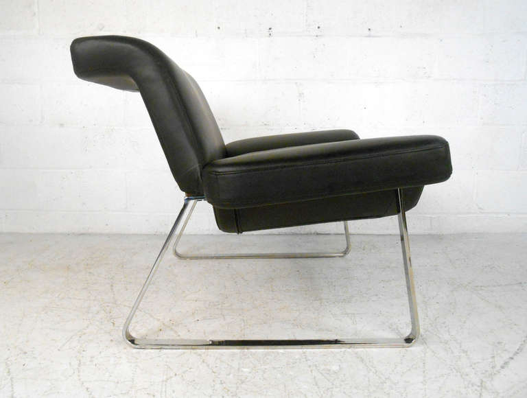Mid-Century Modern Stylish Contemporary Modern Club Chair For Sale