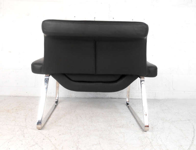 Unknown Stylish Contemporary Modern Club Chair For Sale