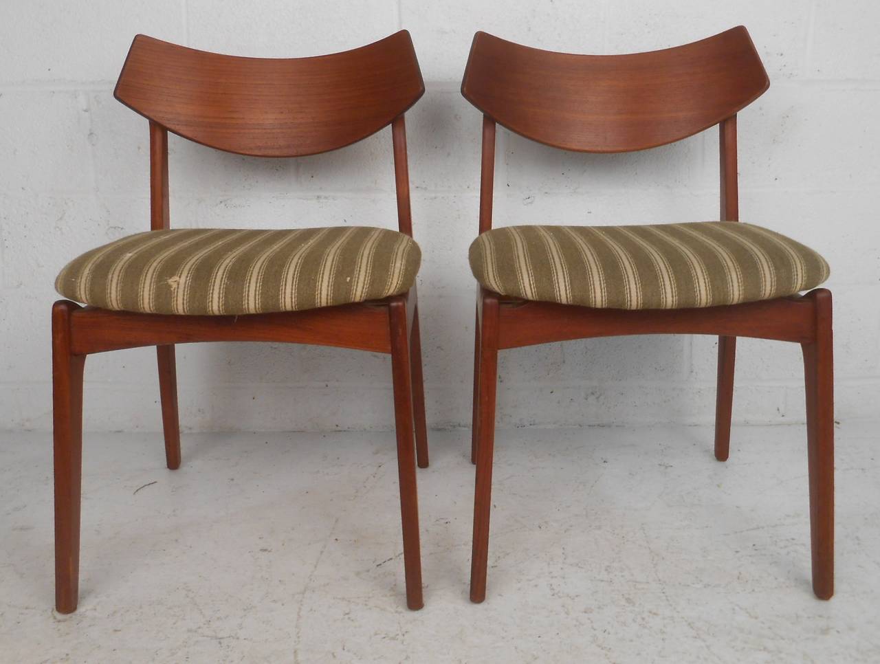 Set of Vintage Modern Teak Dining Chairs In Good Condition In Brooklyn, NY