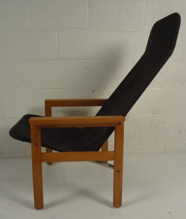 Teak and canvas side chair by Botema makes a stylish Scandinavian Modern addition to any interior. Please confirm item location (NY or NJ).