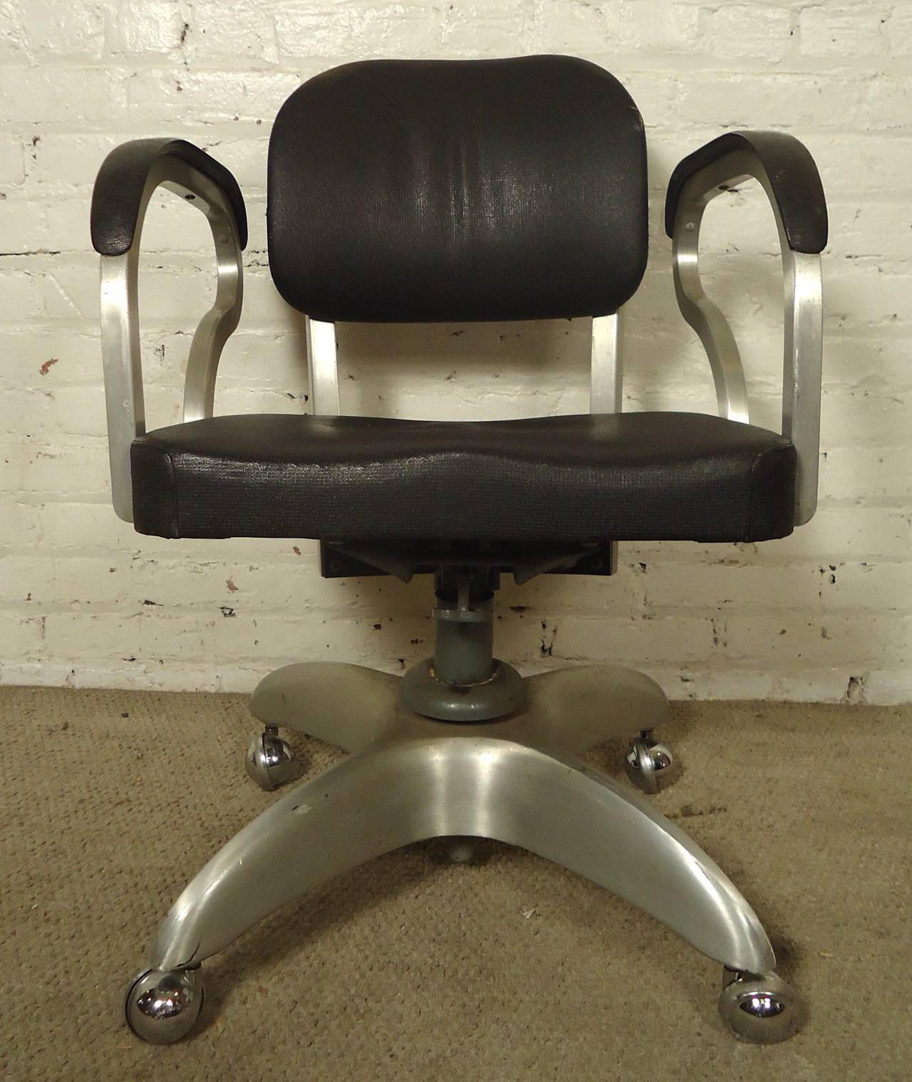 Mid-Century Modern Rare Mid-Century Swivel Chair by Good Form