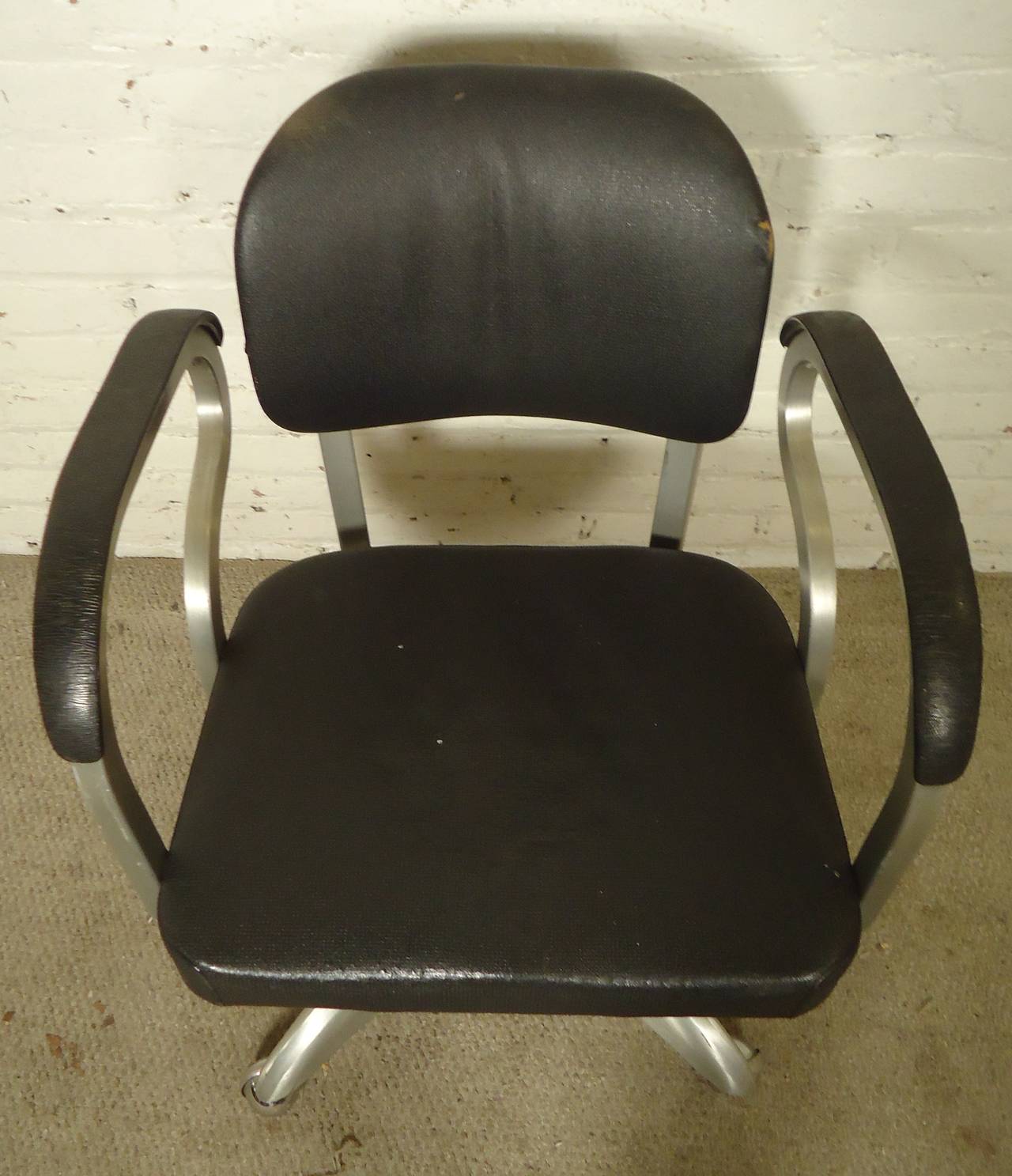 Rare Mid-Century Swivel Chair by Good Form 2