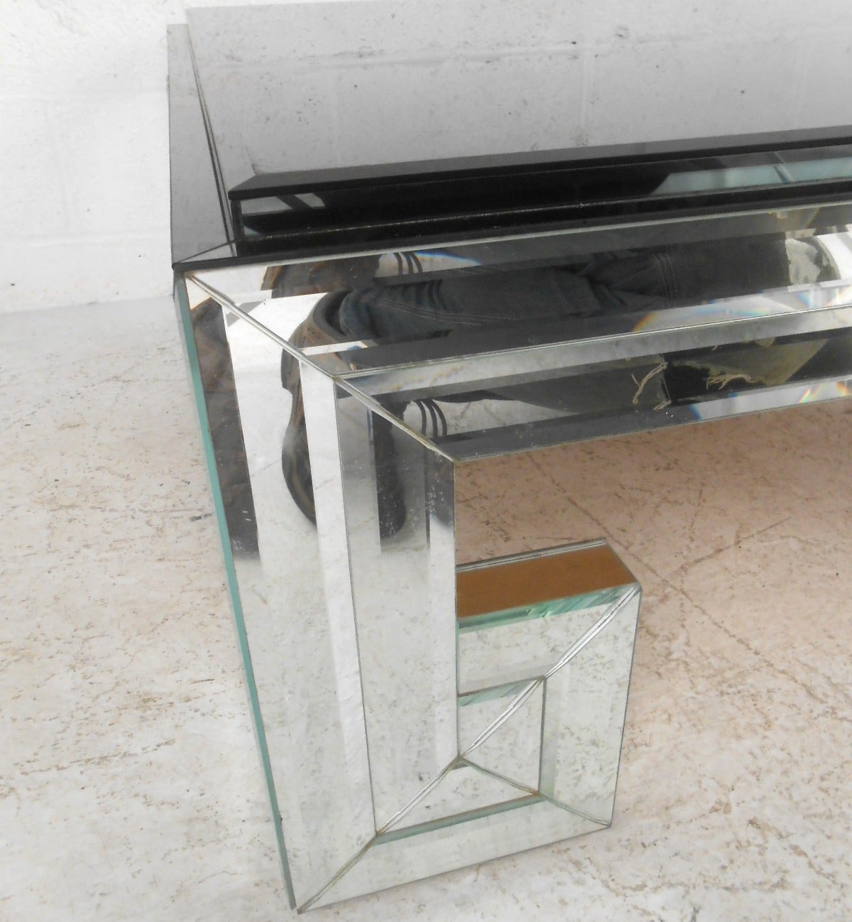 Mid-Century Modern Modern Mirror and Glass Coffee Table For Sale