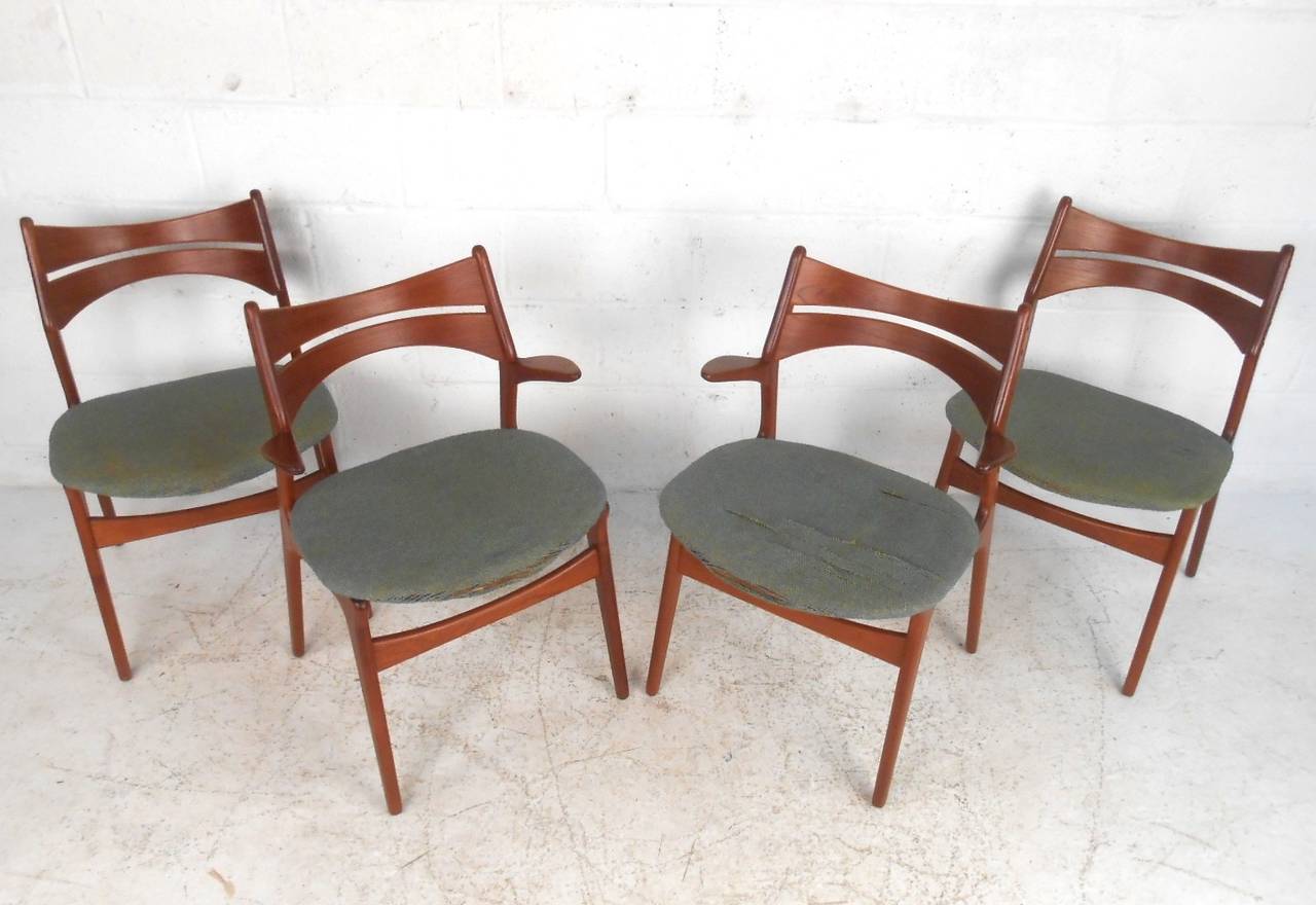 Exquisite Set of Mid-Century Modern Eric Buck Style Dining Chairs In Good Condition In Brooklyn, NY