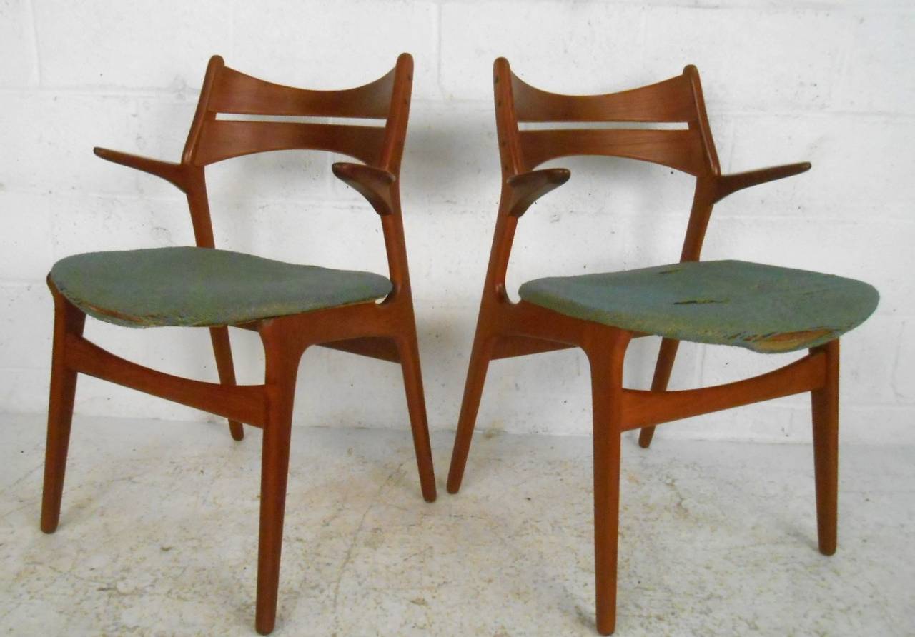 Mid-20th Century Exquisite Set of Mid-Century Modern Eric Buck Style Dining Chairs