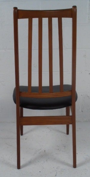 Set of Six Teak Dining Chairs In Good Condition In Brooklyn, NY