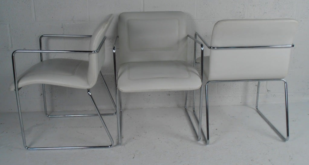 Set of Mid-Century Modern Chrome and Vinyl Dining Chairs In Good Condition In Brooklyn, NY