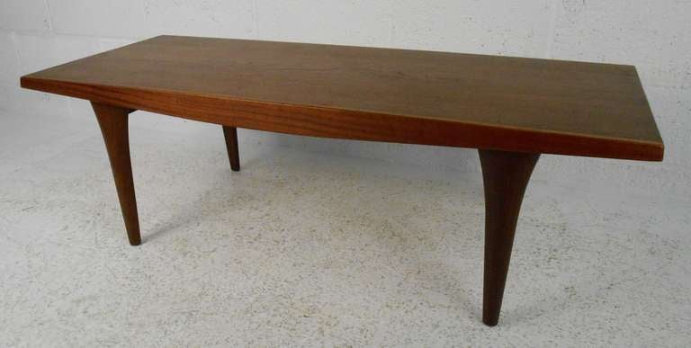 Mid-Century Modern Teak Coffee Table In Good Condition For Sale In Brooklyn, NY