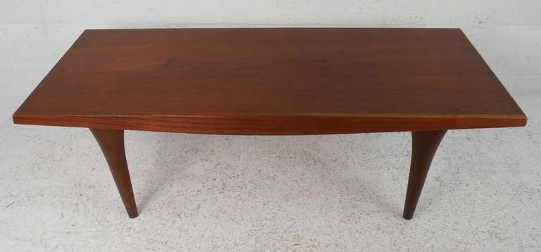 Mid-Century Modern Table basse en teck moderne du milieu du siècle en vente