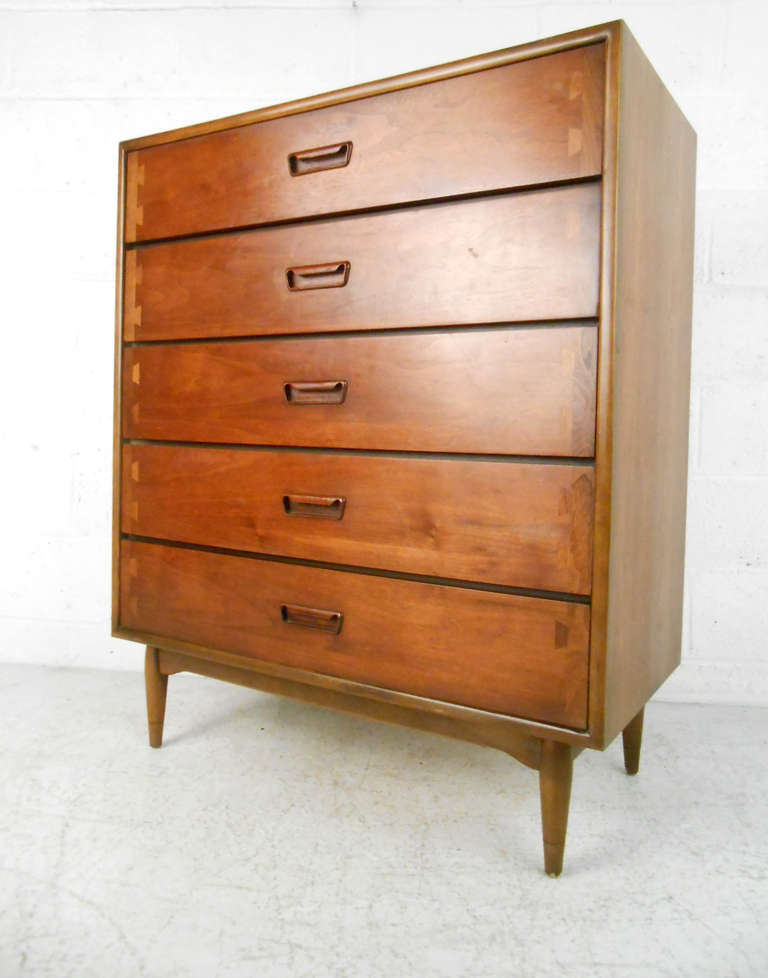 This beautiful vintage dresser features the beloved dovetail design the Lane Furniture "Acclaim" line was so well known for. With plenty of storage space, tapered legs, and wonderful Scandinavian style drawer pulls this branded highboy