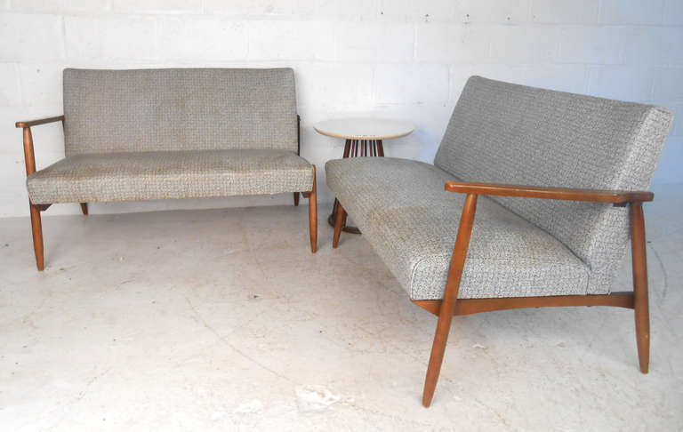 This two-piece corner sofa makes an excellent seating option perfect for waiting or living room. Simple and unique Mid-Century design set this piece apart from similar items. Please confirm item location (NY or NJ).