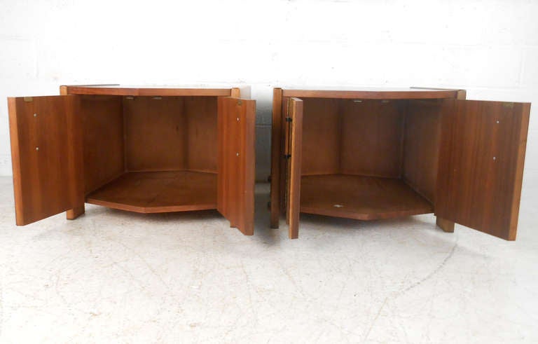 Pair of Mid-Century American Walnut End Tables In Good Condition In Brooklyn, NY