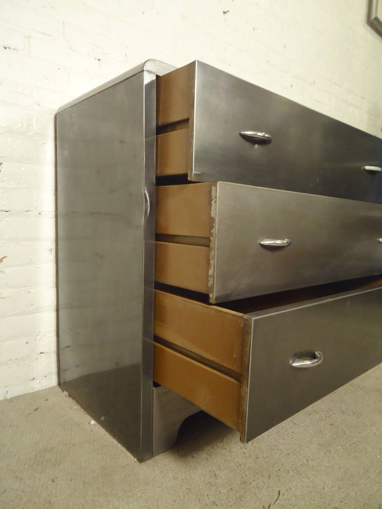 Mid-Century Modern metal dresser, refashioned with a brush metal finish. Three wide drawers, rounded edges and great patina throughout.

(Please confirm item location - NY or NJ - with dealer).