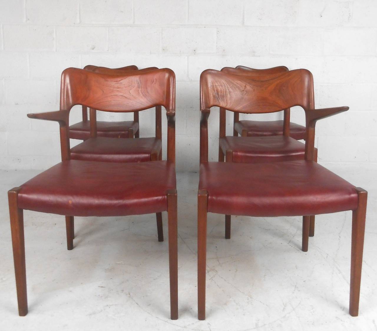 Set of Mid-Century Modern Rosewood Dining Chairs in Style of N.O. Møller In Good Condition In Brooklyn, NY