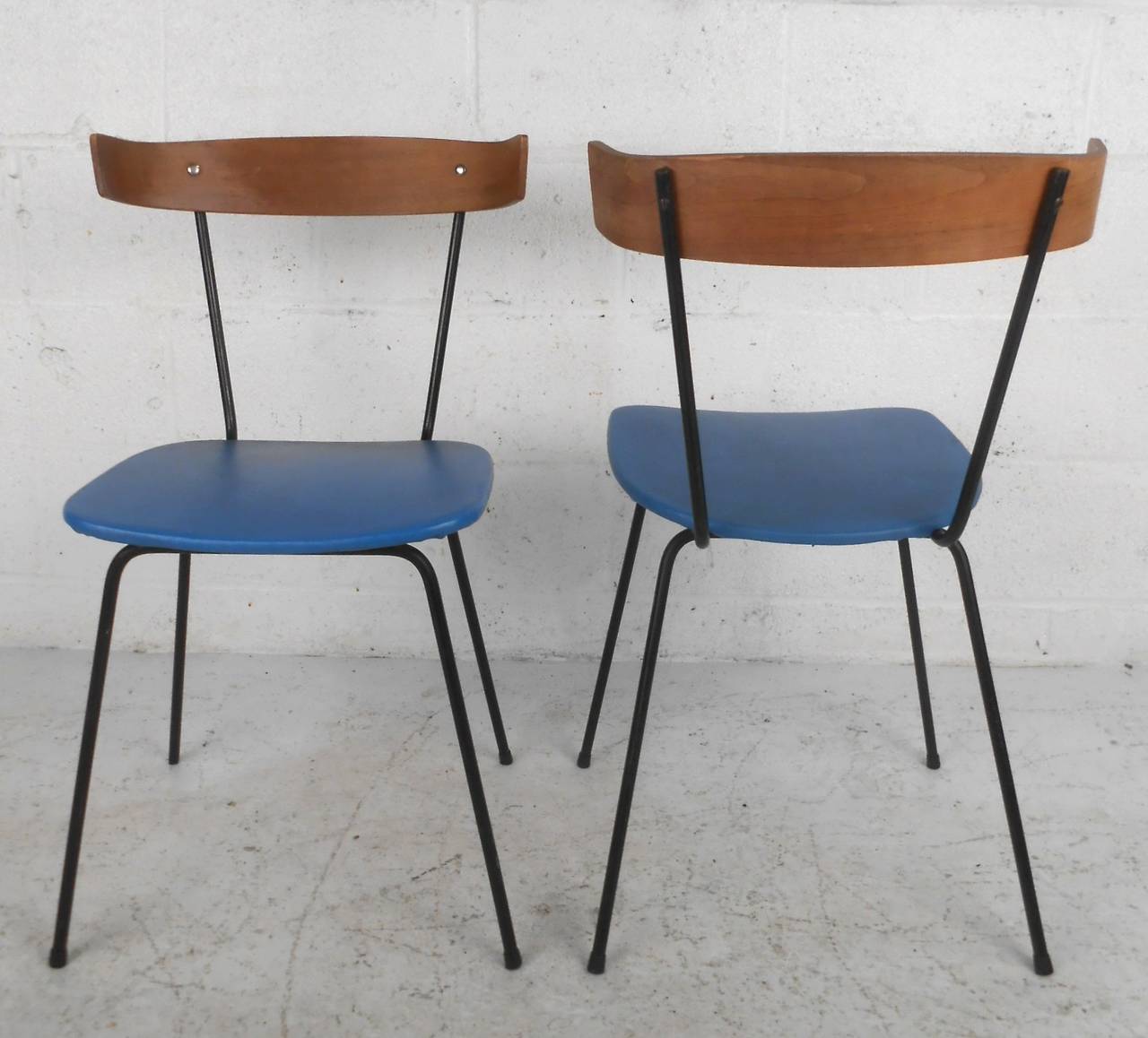 Mid-20th Century Pair of Mid-Century Modern Paul McCobb Attributed Bentwood Dining Chairs