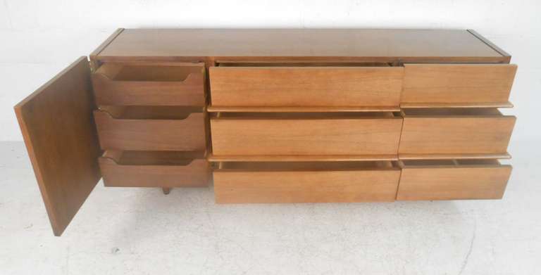American of Martinsville Mid Century Modern Dresser In Good Condition In Brooklyn, NY