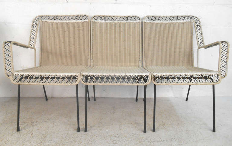 Mid-Century Modern Vintage Spun Fiberglass Patio Set In Good Condition In Brooklyn, NY