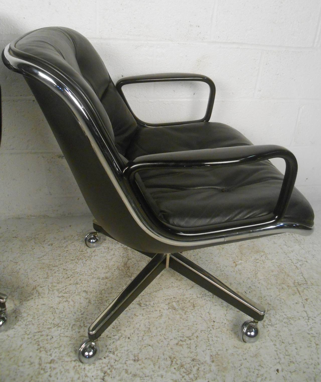 American Pair of Mid-Century Modern Knoll Pollock Executive Chairs For Sale
