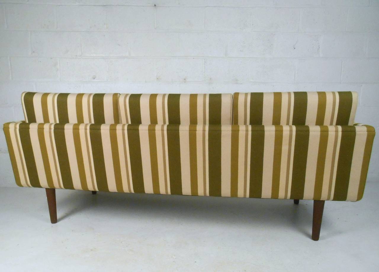 Large Danish Modern Sofa after Børge Mogensen In Good Condition For Sale In Brooklyn, NY