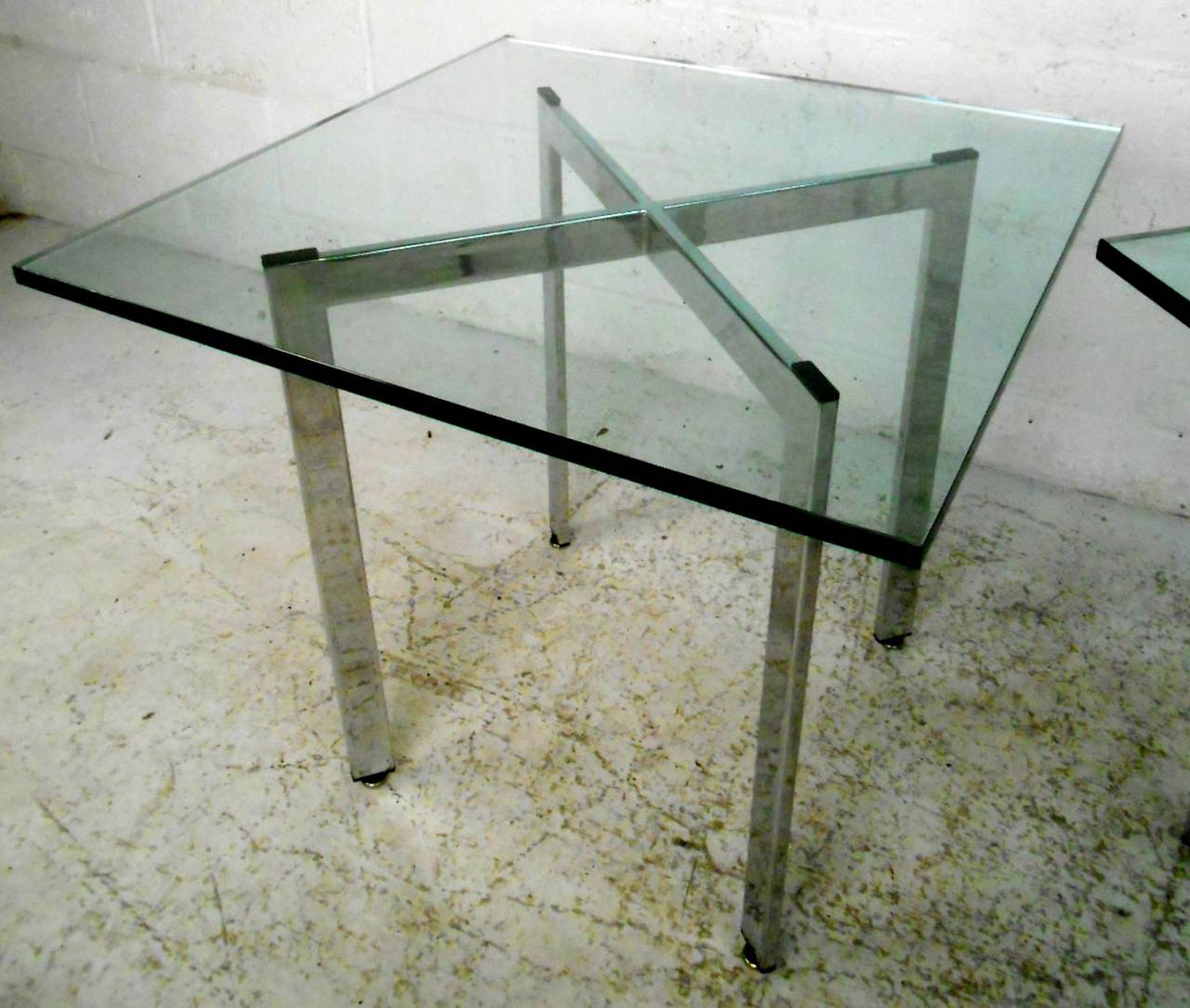 Mid-Century Modern Pair of Mid-Century Milo Baughman Style Chrome and Glass Side Tables