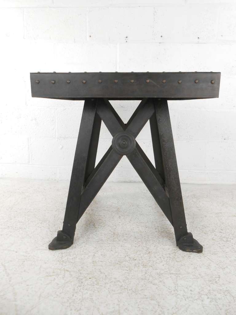 Mid-Century Modern Industrial End Table In Good Condition In Brooklyn, NY