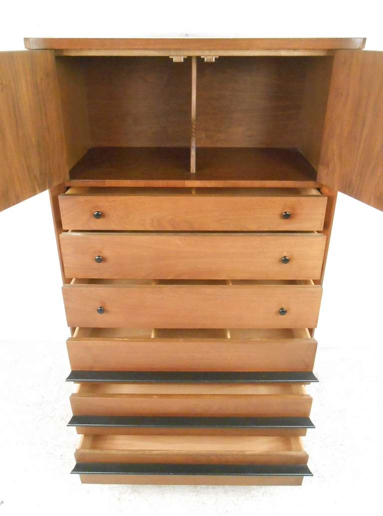 Vintage Mid-Century Modern American of Martinsville Gentleman's Chest In Good Condition In Brooklyn, NY