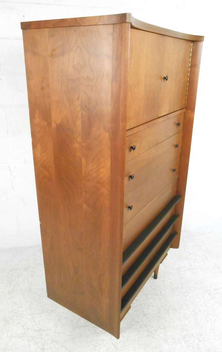 Walnut Vintage Mid-Century Modern American of Martinsville Gentleman's Chest