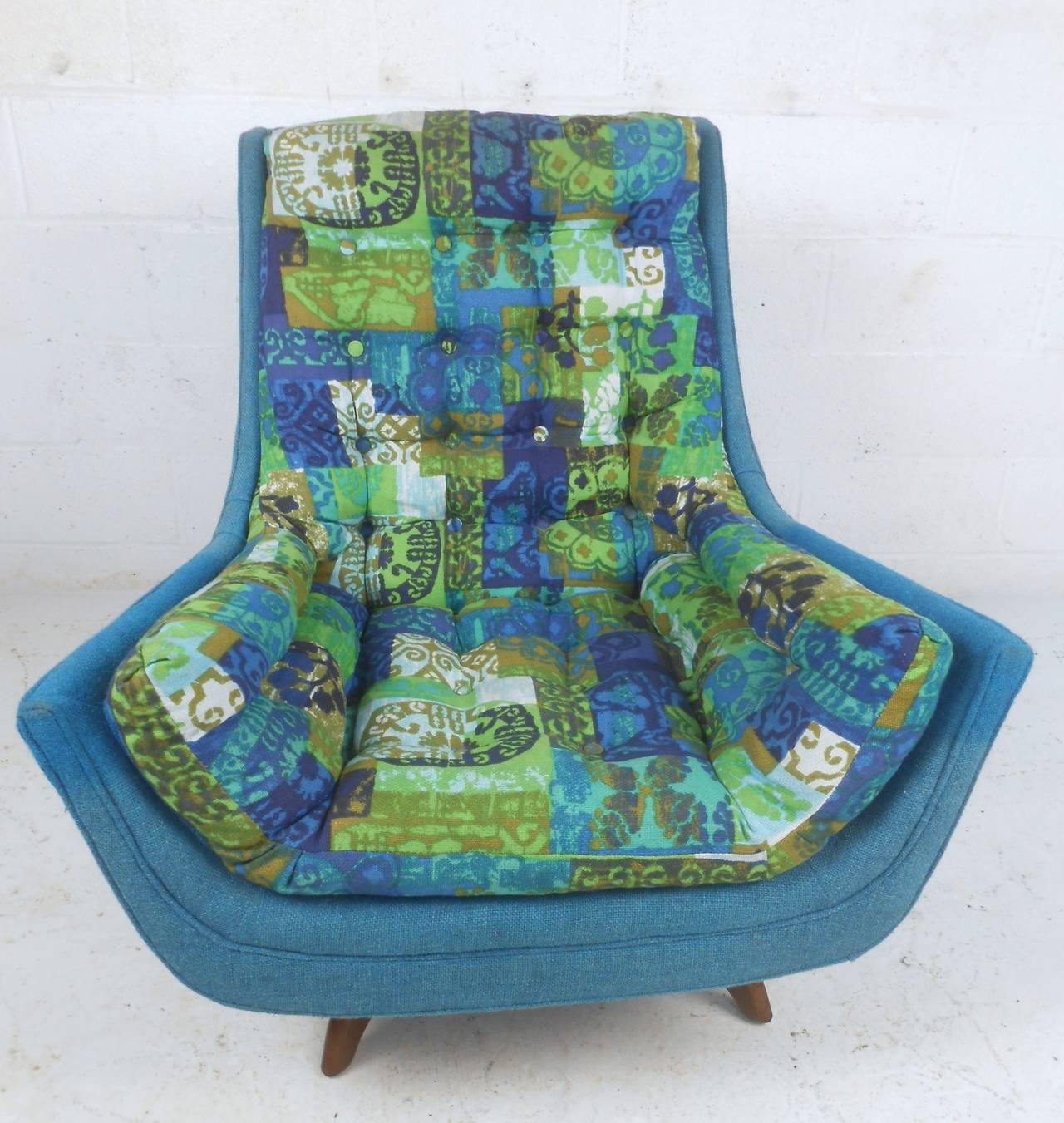 This midcentury piece features Jack Lenor Larsen style fabric on a highback swivel Pearsall style lounge chair. This lovely retro chair makes a beautiful and unique addition to any interior. Please confirm item location  (NY or NJ).