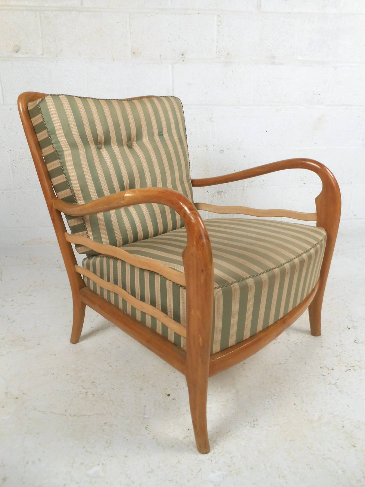Vintage Italian Design Lounge Chairs In Good Condition In Brooklyn, NY