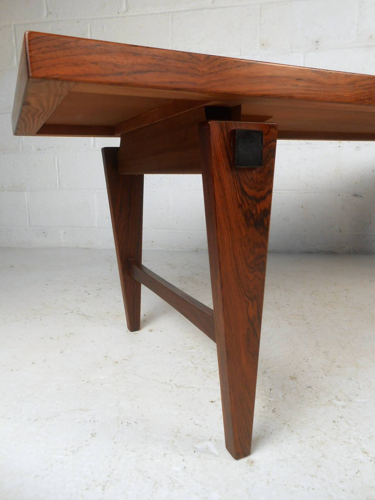 Mid-Century Modern Rosewood Coffee Table in the Style of Illum Wikkelsø In Good Condition In Brooklyn, NY