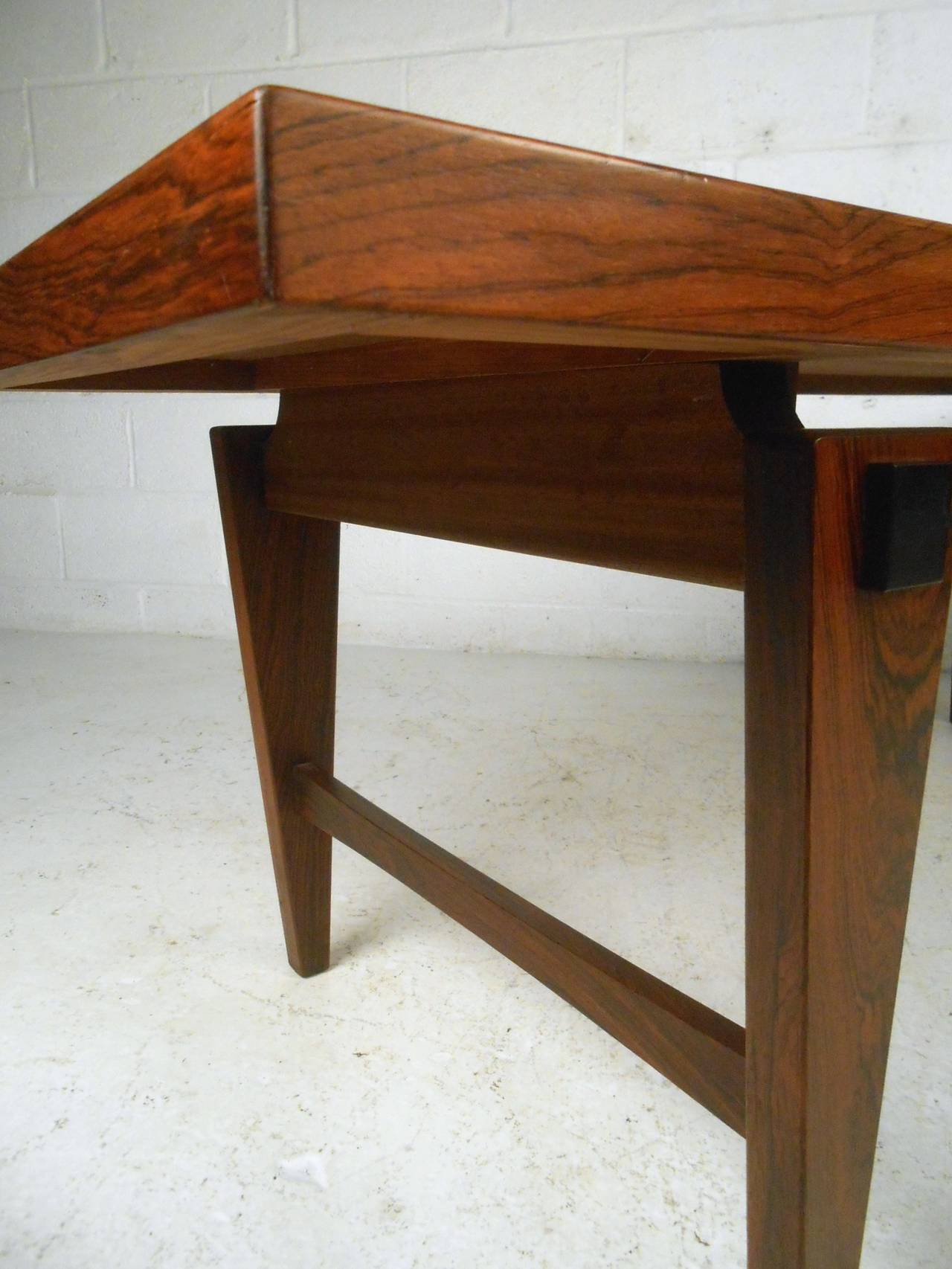 Mid-Century Modern Rosewood Coffee Table in the Style of Illum Wikkelsø 1