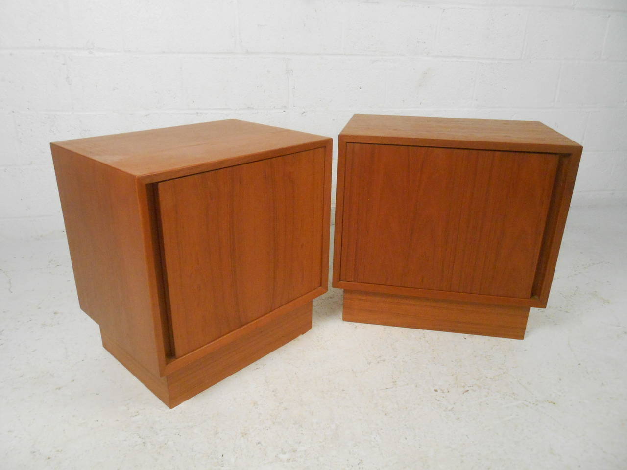 Mid-Century Modern Style Teak Nightstands In Good Condition For Sale In Brooklyn, NY