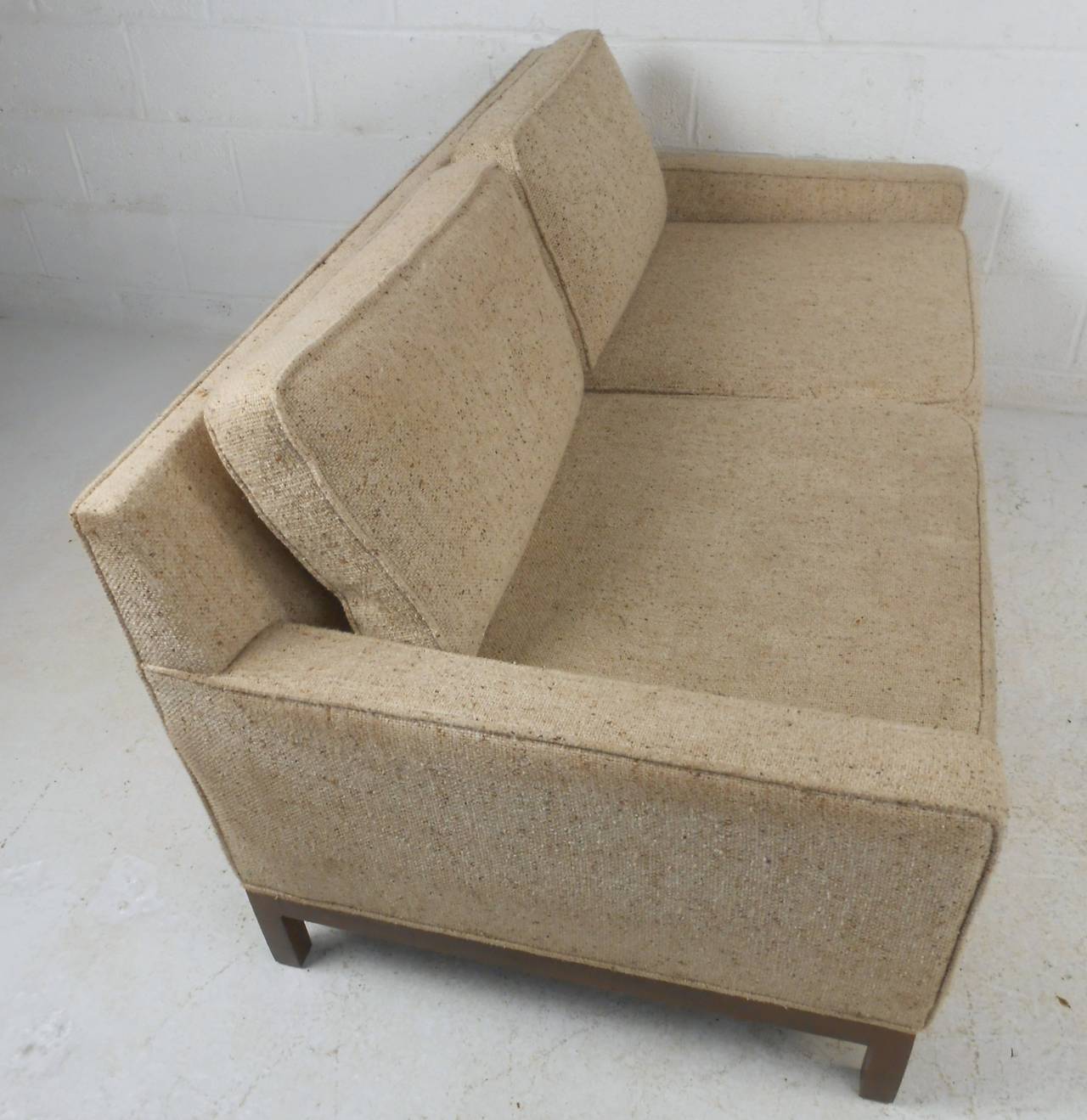 Mid-Century Modern Loveseat by Florence Knoll In Good Condition In Brooklyn, NY