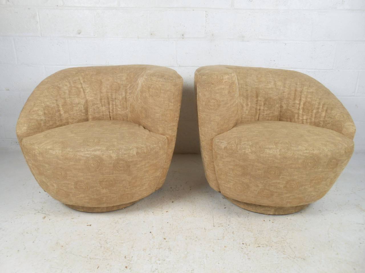 Pair of Mid-Century Modern Swivel Chairs (Moderne der Mitte des Jahrhunderts)