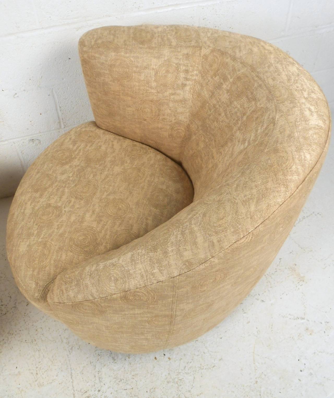 Pair of Mid-Century Modern Swivel Chairs 3