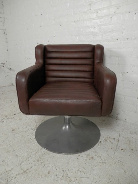 American Mid-Century Modern Arm Chair On Swivel Tulip Base