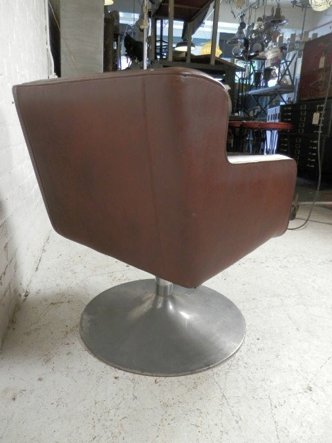 Mid-20th Century Mid-Century Modern Arm Chair On Swivel Tulip Base