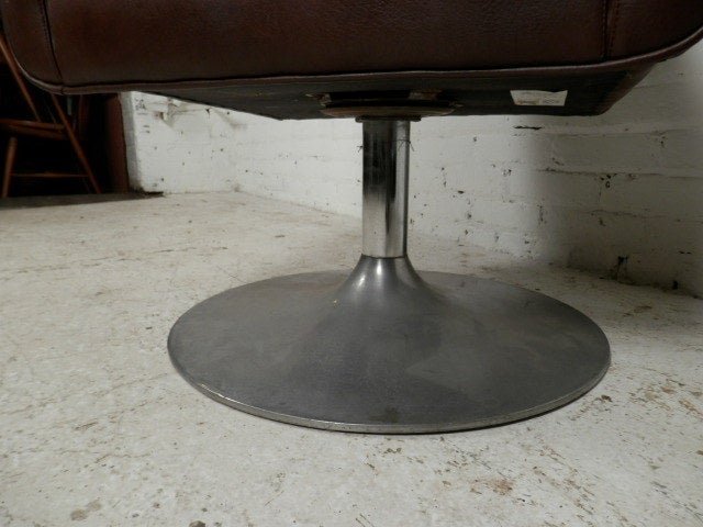 Mid-Century Modern Arm Chair On Swivel Tulip Base 2