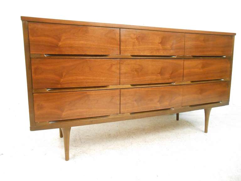 Pair of Mid-Century Modern Walnut Dressers In Good Condition In Brooklyn, NY