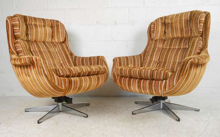 Pair of Scandinavian Modern Lounge Chairs