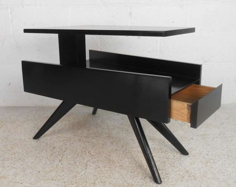 Sculptural Vintage Modern Side Table In Good Condition In Brooklyn, NY