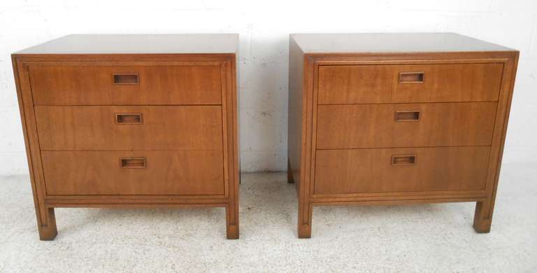 Pair of Mid-Century Modern American Nightstands by Mount Airy Furniture Company In Good Condition In Brooklyn, NY