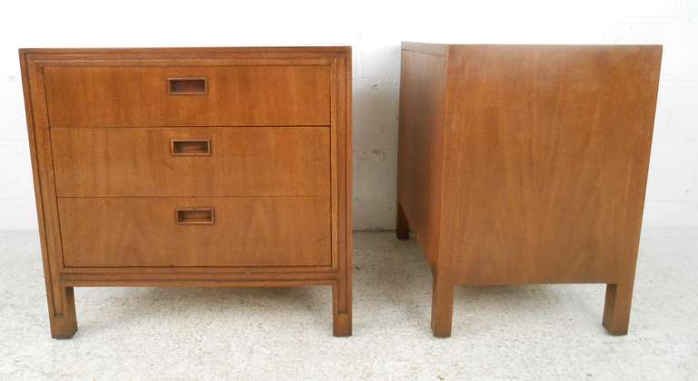 Mid-20th Century Pair of Mid-Century Modern American Nightstands by Mount Airy Furniture Company
