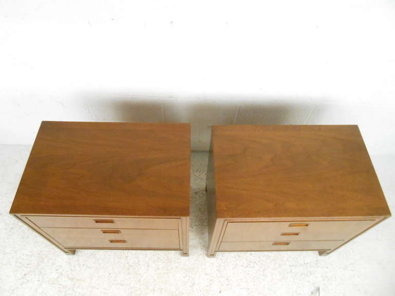Walnut Pair of Mid-Century Modern American Nightstands by Mount Airy Furniture Company