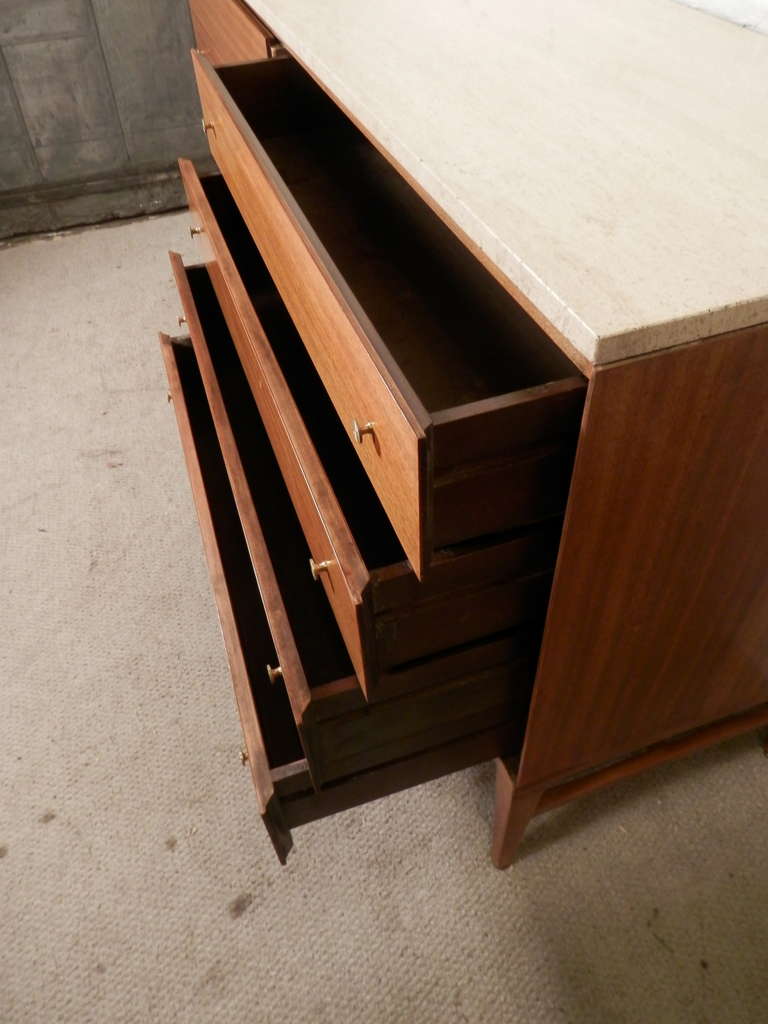 The Irwin Collection Mid Century Modern Dresser By Paul McCobb In Excellent Condition In Brooklyn, NY