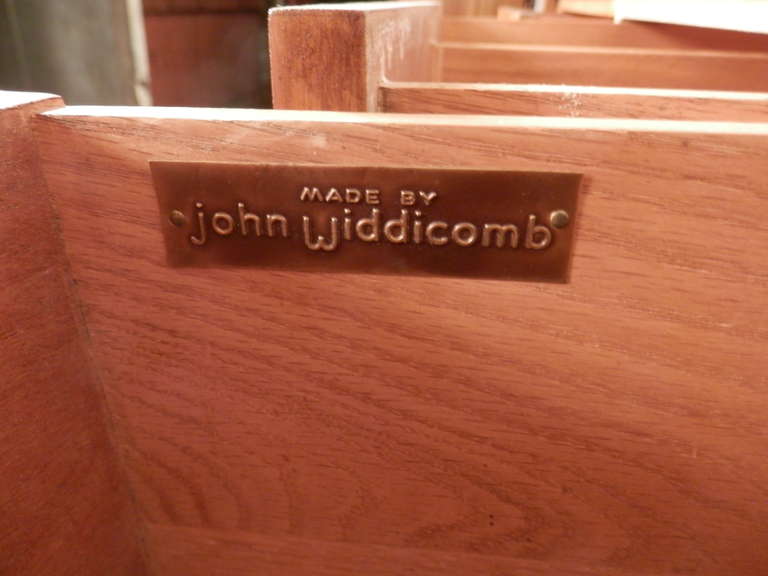 John Widdicomb Mid-Century Dresser In Good Condition In Brooklyn, NY