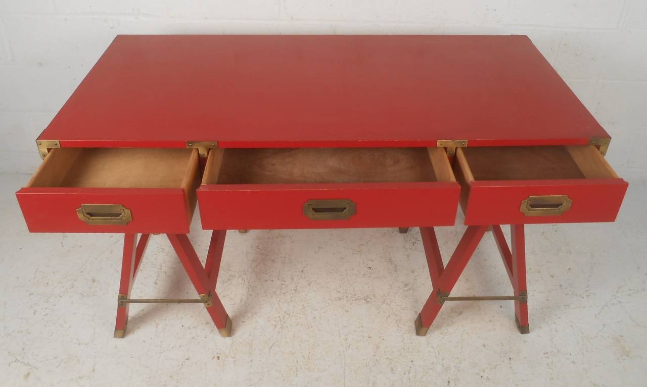 red campaign desk