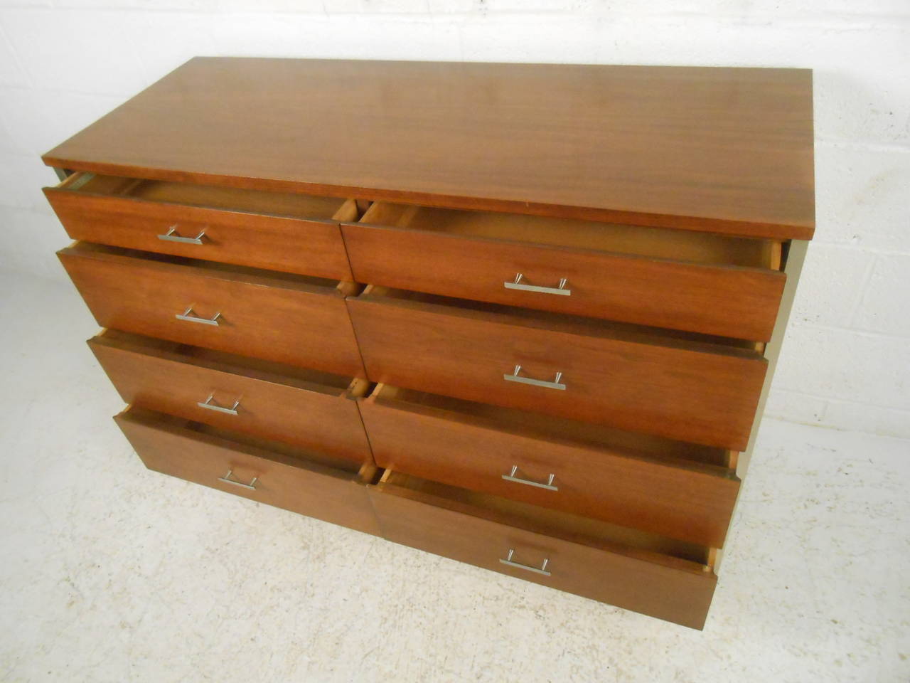 Mid-Century Modern Paul McCobb Eight-Drawer Dresser for Planner Group